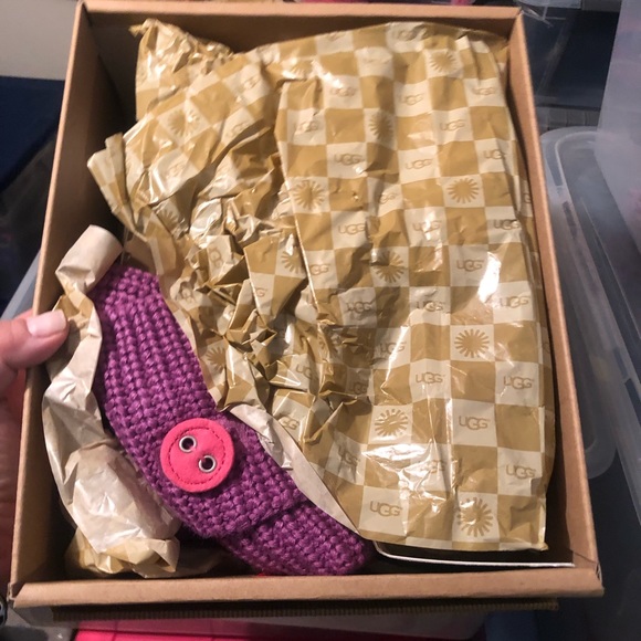 NEW Girls Ugg Boots "Carey II" style - Picture 2 of 3